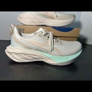 Asics Novablast 4 Running Shoes Sneakers Oatmeal/Moonrock Womans 9